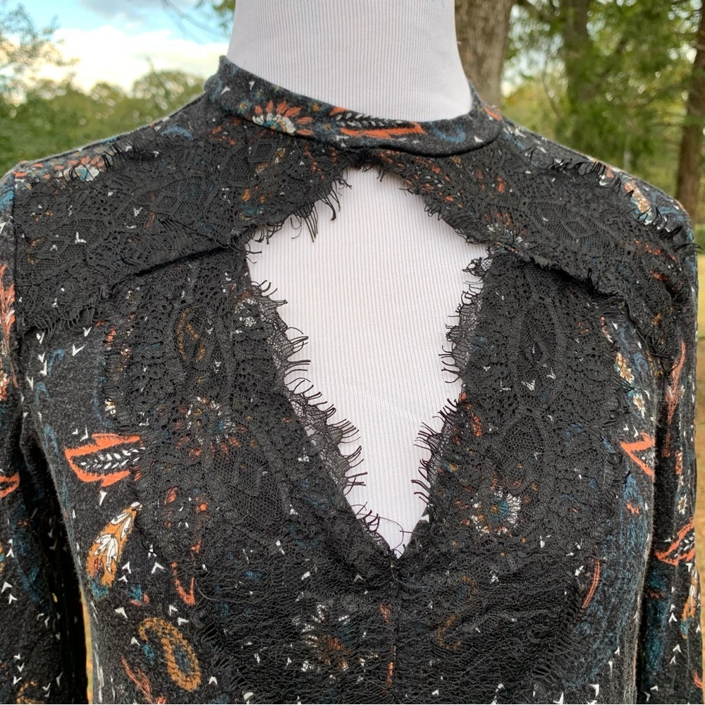Maurices XS/S Floral Paisley Lace Eyelet Keyhole Top Long Sleeve Tunic Style - Picture 3 of 9